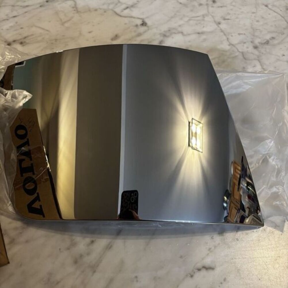 New In Box Volvo Truck Bumper Chrome‎ Cap Right Hand VLN 20576040